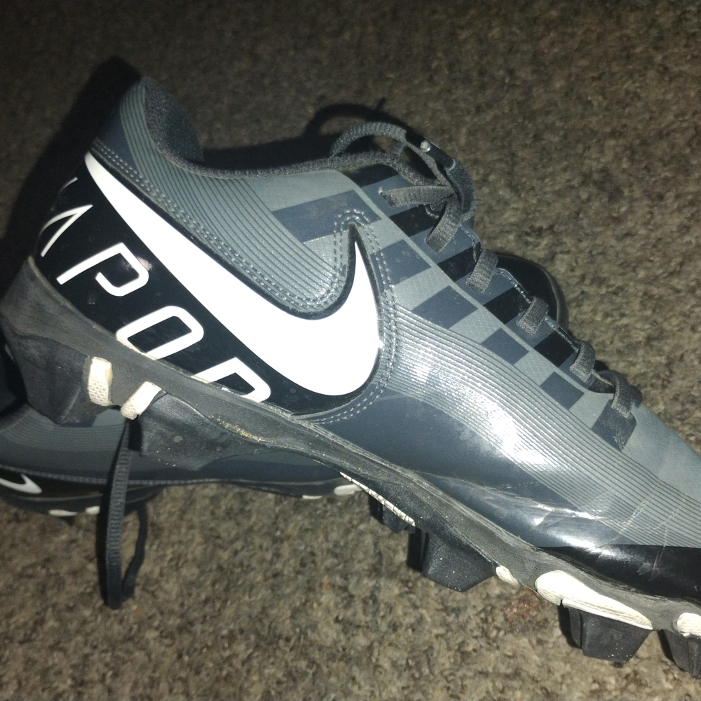 Nike Men's Gray Soccer Cleats